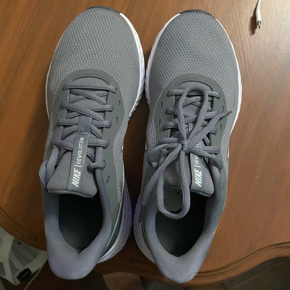 Nike Revolution 5 (4E)